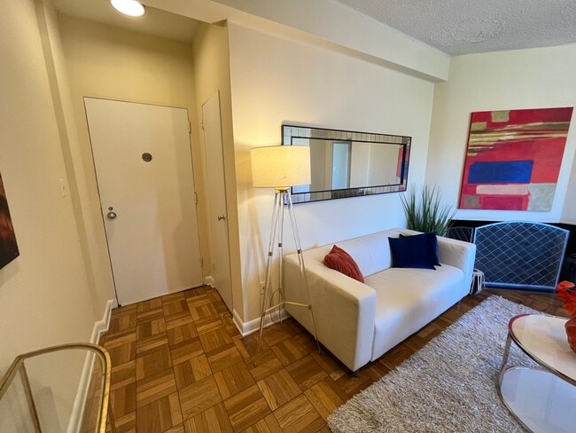 Photo - Washington House