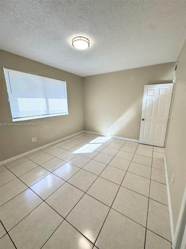 Photo - 3737 NW 20th Ave Unidad 3737