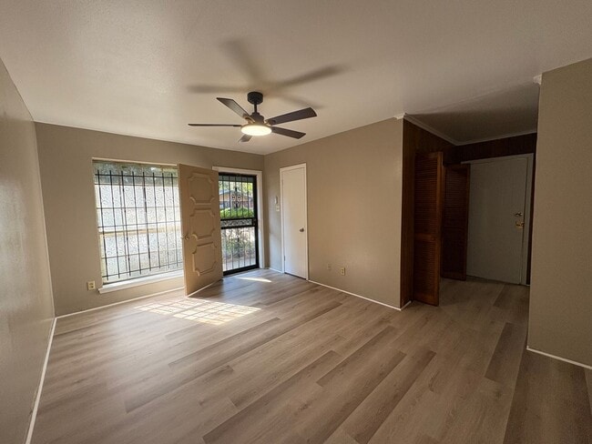Photo - 913 Babylon Rd