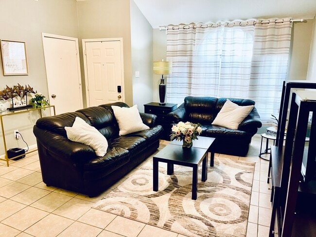 Photo - 118 Willoughby Ct