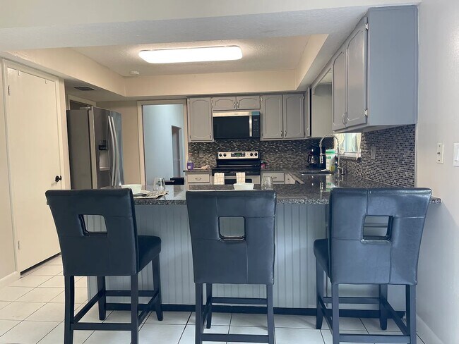 Photo - 305 W Sweetwater Creek Dr