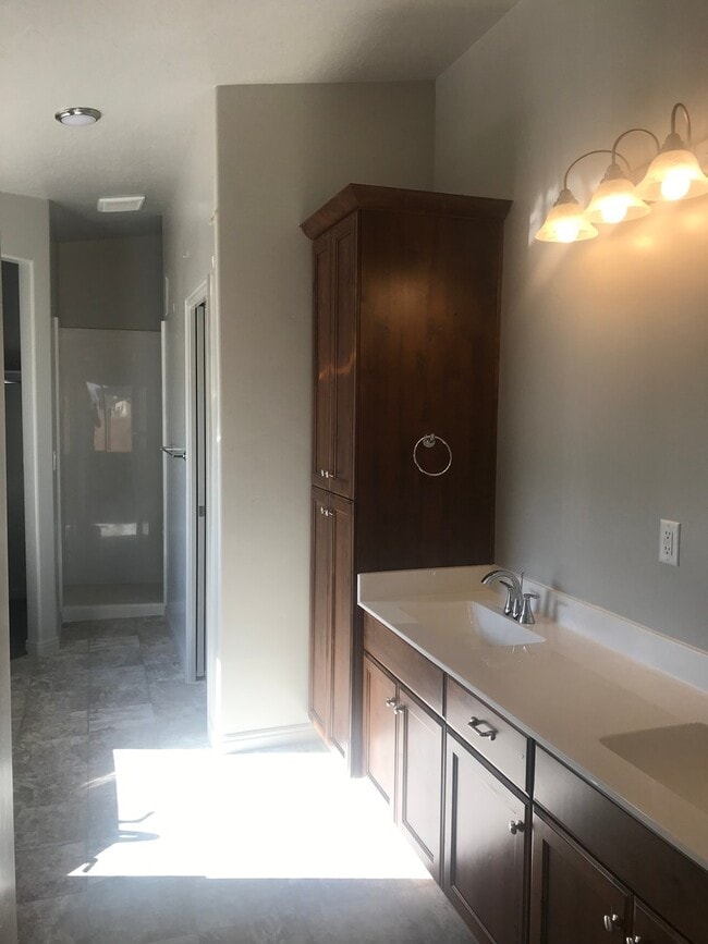 Photo - Beautiful 4 bedroom home in Washington Fields!