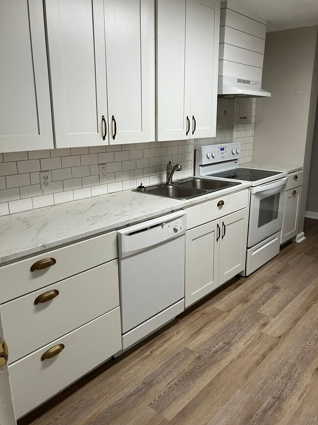 Photo - 1912 Able St