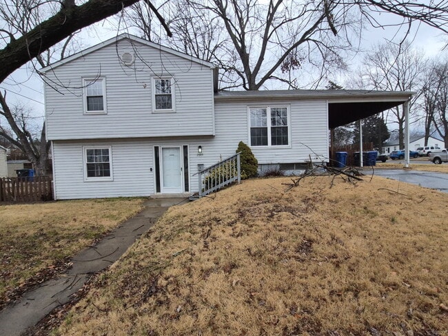 Building Photo - 2345 Teakwood Manor Dr