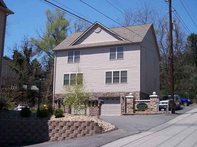 2 Bedroom townhouse with garage near Med C... - 2 Bedroom townhouse with garage near Med C...