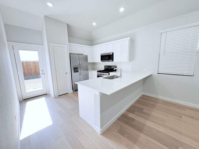 Photo - 401 Green Gables Dr