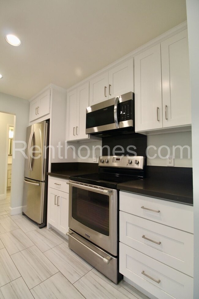 Photo - 2522 Clairemont Dr Unit 201