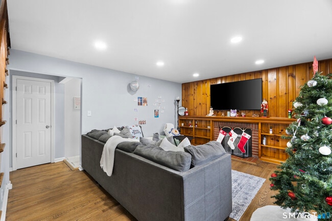 Photo - 5 Clover Hill Ave