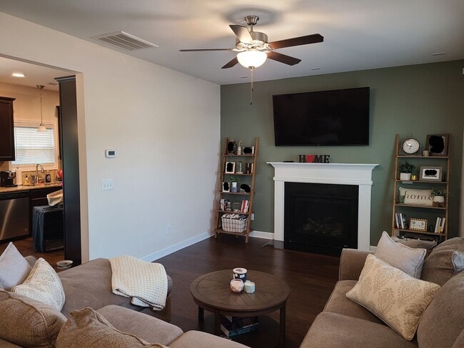 Photo - 3 Bedroom, 2.5 bath unfurnished home in Hampstead near Surf City