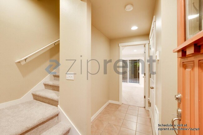 Photo - 9506 Interlake Ave N