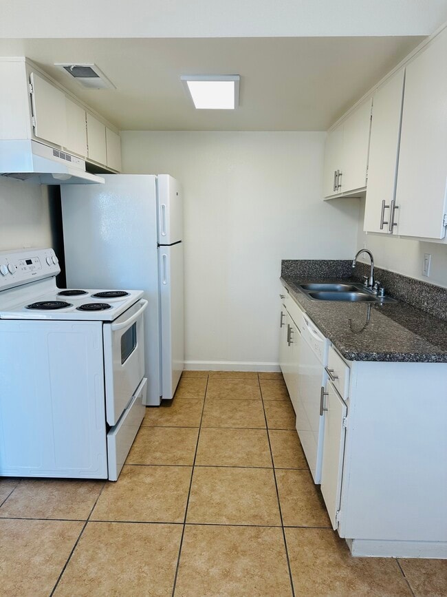 Photo - The Sunset Apartments