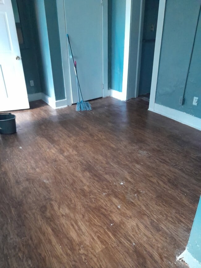 Building Photo - 602 Henry St