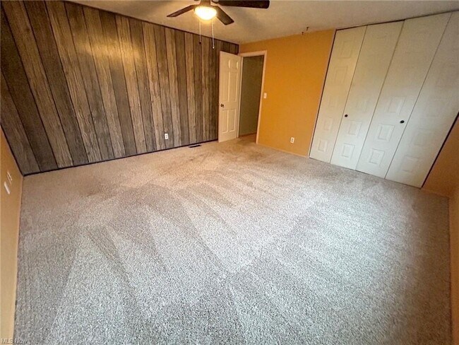 Photo - 535 Willow Dr SE