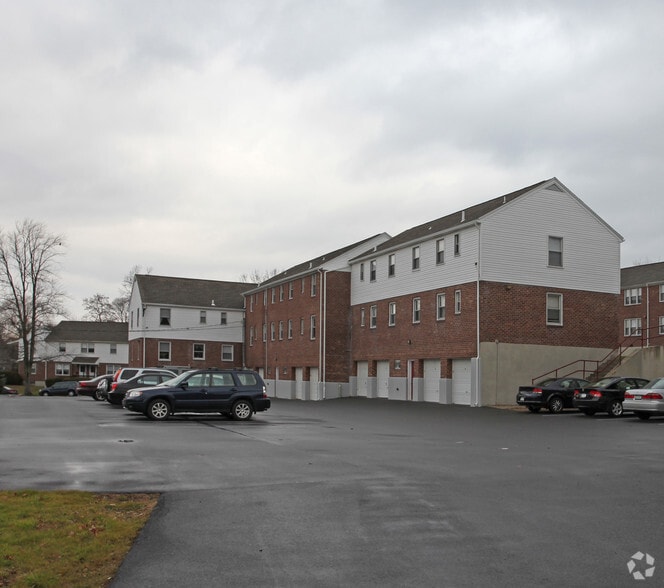 Hillcrest Manor Apartments