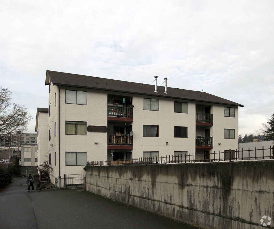 Carlynn Apartments - Carlynn Apartments