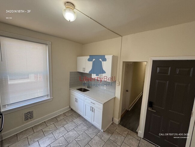 Building Photo - 3420 N 18th St Unit 3RD FLOOR