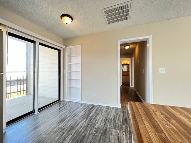 Photo - 2 Bedroom 2 Bath Apartment w/ Washer and Dryer Connections Unidad 28A