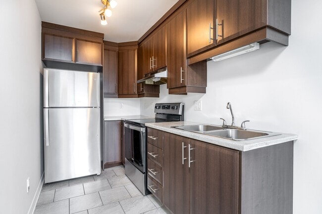 Building Photo - 518 Boul du Plateau Unit 2