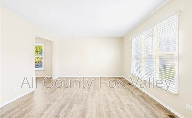 Photo - 142 Warwick Dr