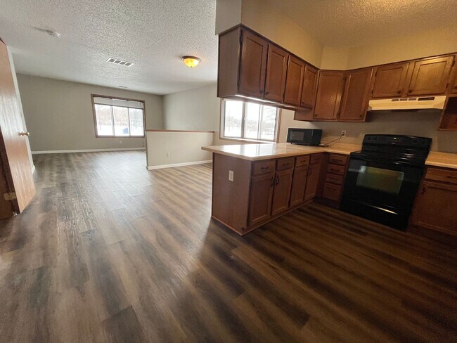 Photo - Spacious End Unit 2 Bed/1 Bath Townhome!