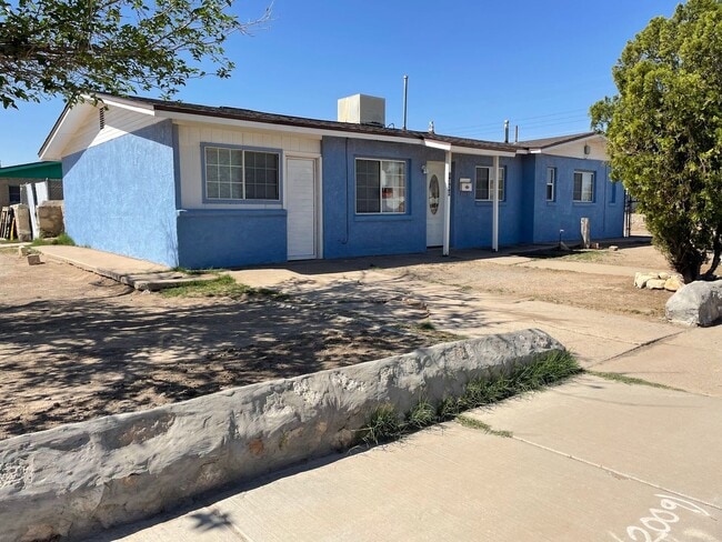 Building Photo - Charming, Newly Renovated Home in a Prime El Paso Location!