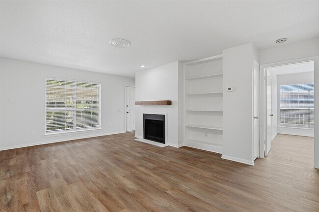 Photo - 1860 White Oak Dr Unit 333