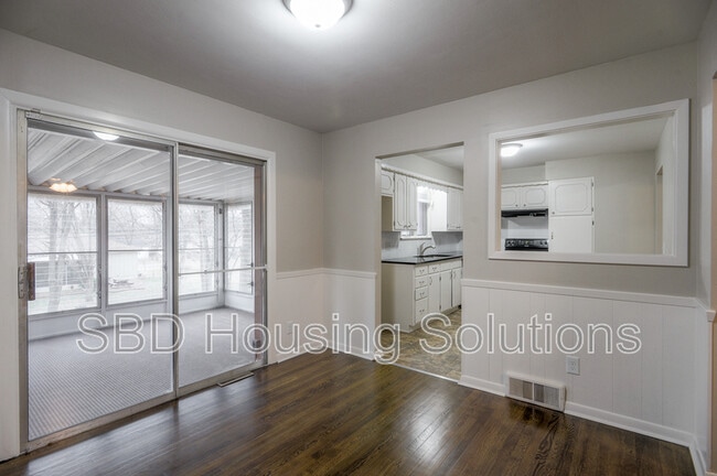 Photo - 807 N Piute Ave