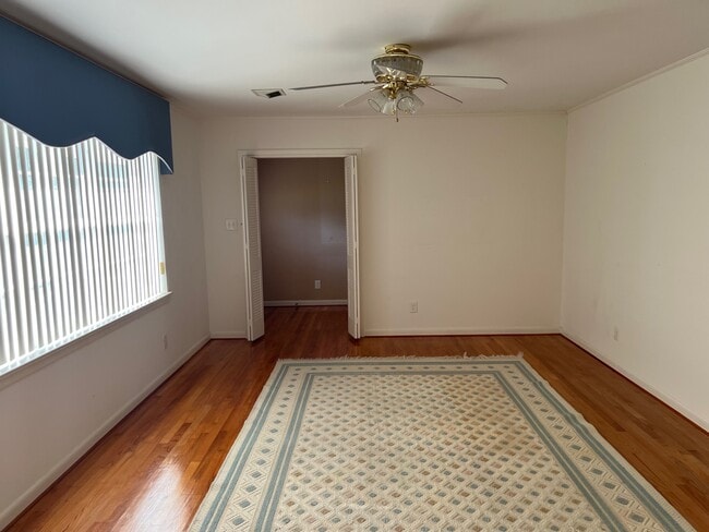 Sala de estar - 1810 N 58th Ave