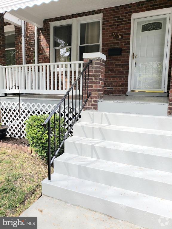 Building Photo - 1618 D St NE Rental