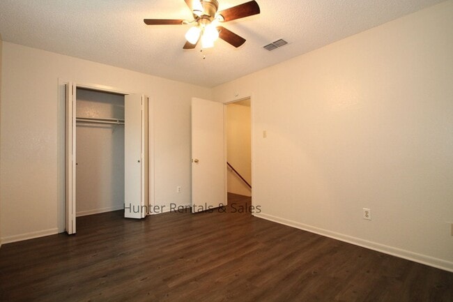 Building Photo - 3704 Hereford Ln