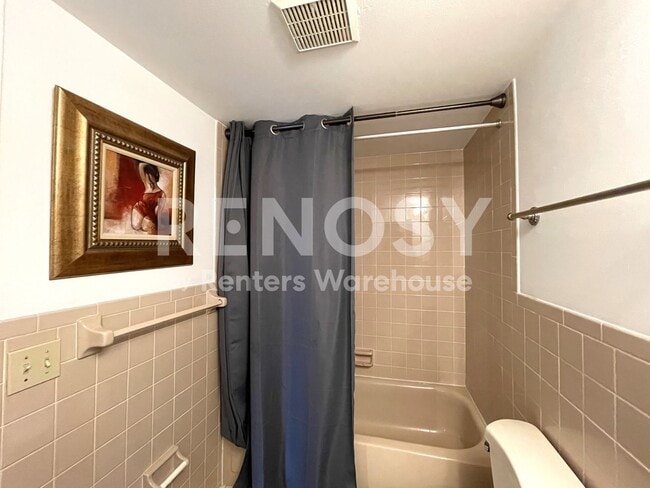 Building Photo - Top Of The World - 3rd Floor, Furnished 1 Bed/1 Bath Condo For Long Term