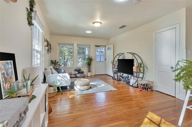 Photo - 3911 Avenue F