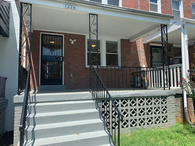 Photo - 1326 Holbrook Street, NE