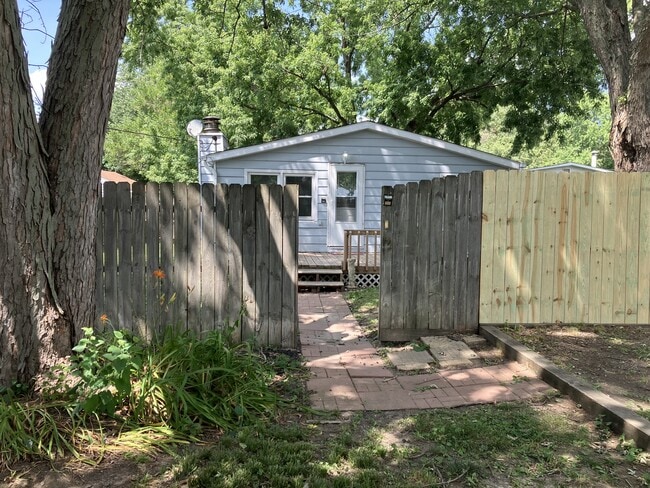 Photo - 212 E Marshall St