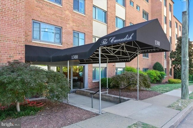 Building Photo - 1300 S Arlington Ridge Rd Unit 315 Rental