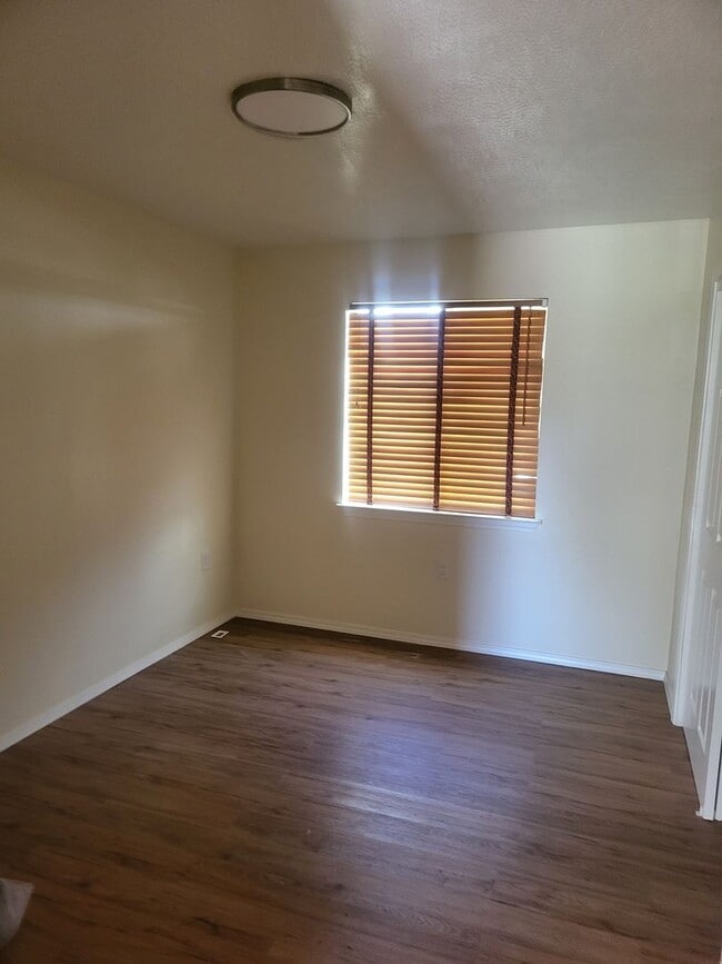 Photo - Accessable NE Heights 3/bd 1.75/ba 1300/sf...