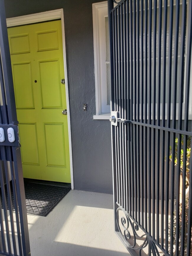 Photo - 717 Rolph St