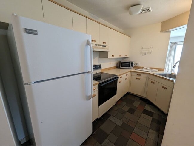 Photo - 2 Bed 1 Bath Second Floor Corner Unit