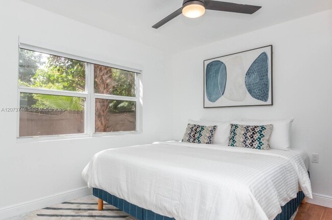 Photo - 6509 NE 5th Ave Unidad Blue