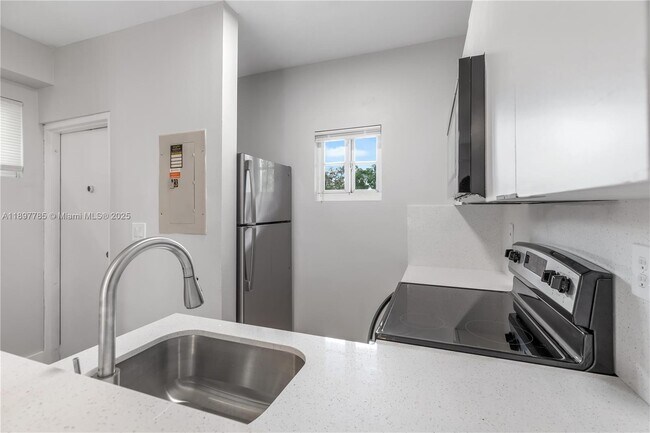 Photo - 1421 SW 3rd St Unidad 209