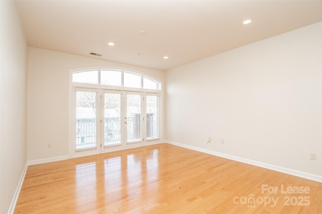 Photo - 1903 Kenilworth Ave Condo Unit 302