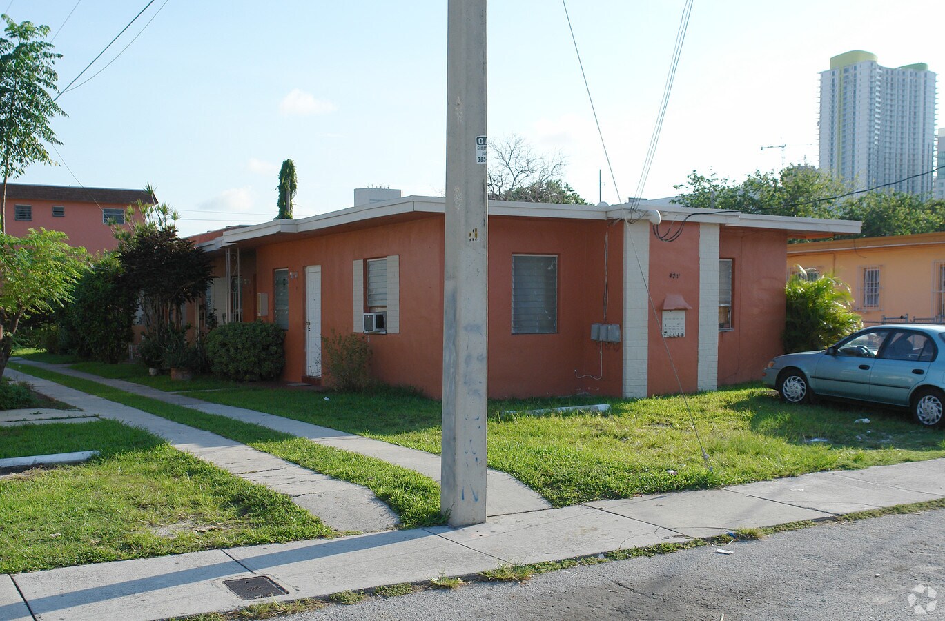 Photo - 471 SW 10th St