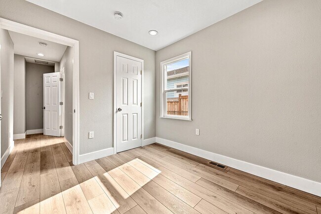 Building Photo - 8525 17th Ave NW