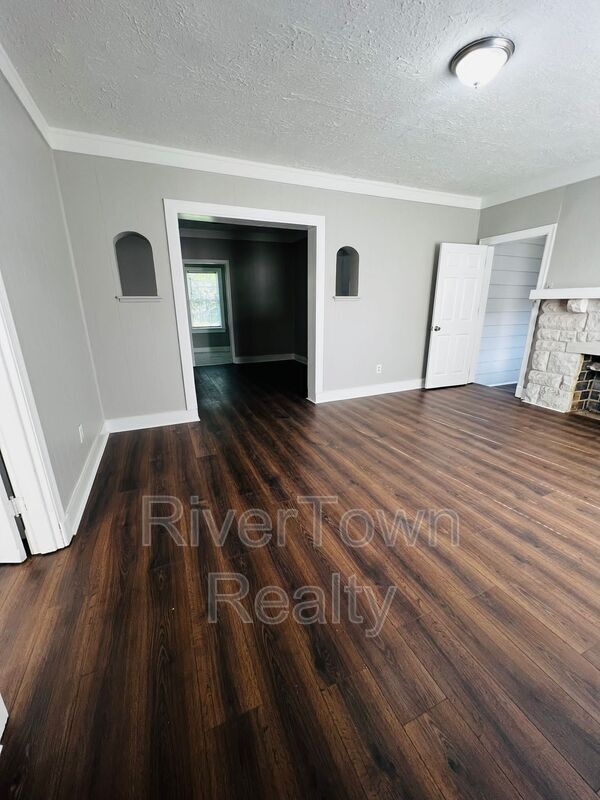 Photo - 907 Birch St