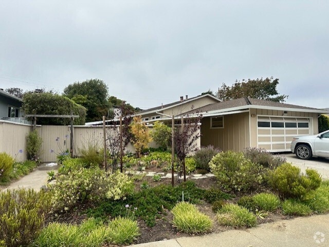 Building Photo - 2650 Fleetwood Dr Rental