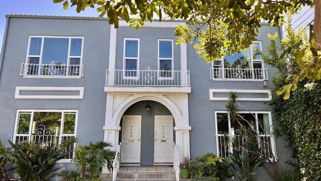 Front Exterior - 714 N Edinburgh Ave Unit 714 12
