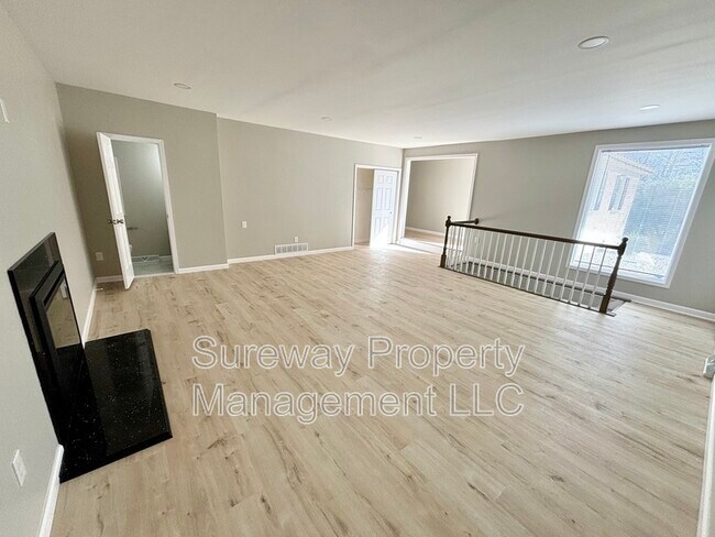 Photo - 605 Heather Ln