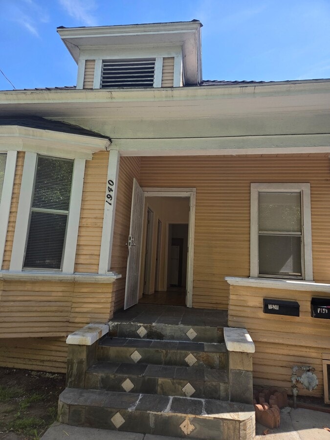 Photo - 1940 S New England St