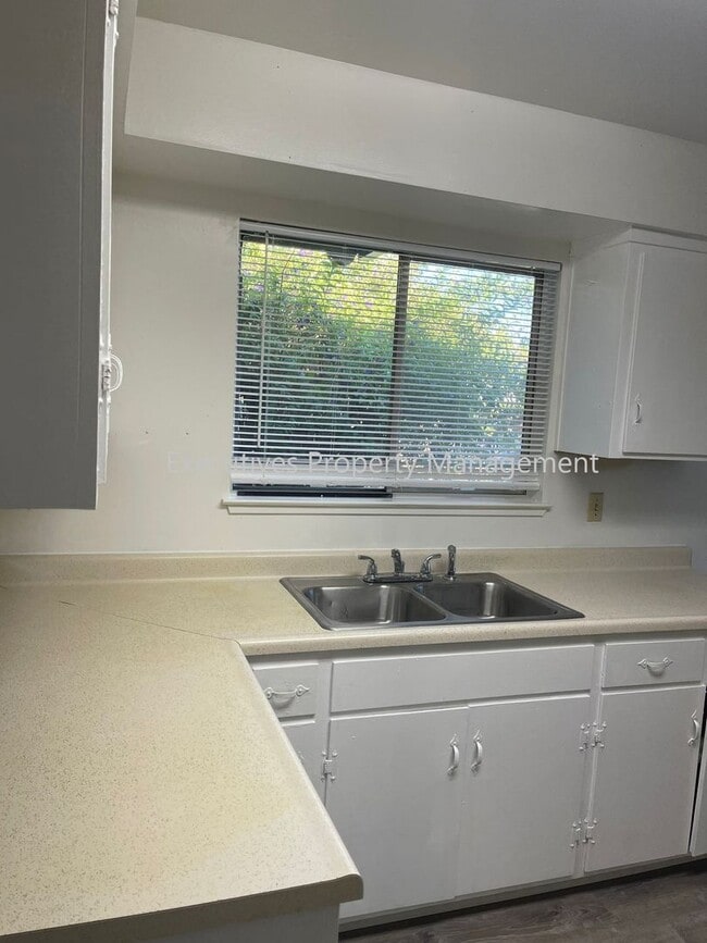 Photo - 3475 Payne Ave