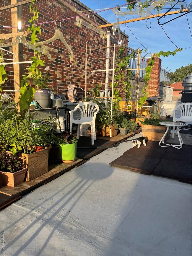 Building Photo - 77-02-77164 164th St